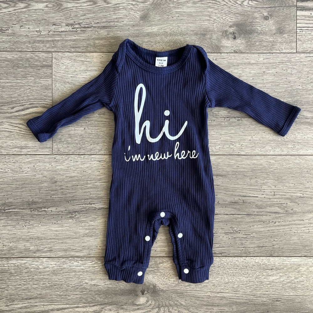 SHEIN Baby Newborn Long Sleeve Snap Romper Hi I’m New Here Navy White 1-3 Month